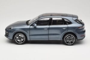 Porsche Cayenne 958 Turbo S Blue Metallic Minichamps 1:18 110066070 Kov – obrázek 4 z 8