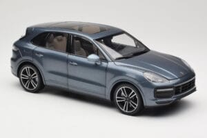 Porsche Cayenne 958 Turbo S Blue Metallic Minichamps 1:18 110066070 Kov – obrázek 6 z 8