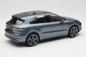 Porsche Cayenne 958 Turbo S Blue Metallic Minichamps 1:18 155066071 Kov – obrázek 2 z 6