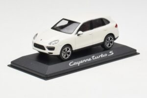 Porsche Cayenne 958 Turbo S Bílý Minichamps 1:43 WAP0200220C Kov – obrázek 2 z 4
