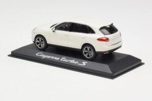 Porsche Cayenne 958 Turbo S Bílý Minichamps 1:43 WAP0200220C Kov – obrázek 3 z 4