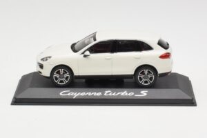 Porsche Cayenne 958 Turbo S Bílý Minichamps 1:43 WAP0200220C Kov