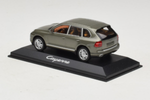 Porsche Cayenne Grey Metallic Minichamps 1:43 WAP02061317 Kov – obrázek 3 z 4