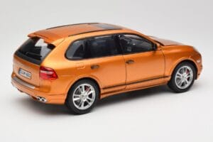 Porsche Cayenne GTS Lava Orange Norev 1:18 187535 Kov – obrázek 3 z 8