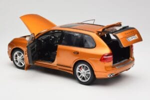 Porsche Cayenne GTS Lava Orange Norev 1:18 187535 Kov – obrázek 5 z 8