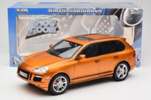 Porsche Cayenne GTS Lava Orange Norev 1:18 187535 Kov – obrázek 8 z 8