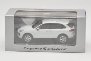 Porsche Cayenne 958 S e-Hybrid Bílý Minichamps 1:43 WAP0200040E Kov – obrázek 4 z 4