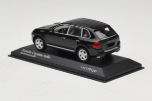Porsche Cayenne 955 Turbo Black Metallic Minichamps 1:43 400061080 Kov – obrázek 3 z 5