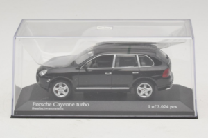 Porsche Cayenne 955 Turbo Black Metallic Minichamps 1:43 400061080 Kov – obrázek 4 z 5