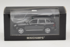 Porsche Cayenne 955 Turbo Black Metallic Minichamps 1:43 400061080 Kov – obrázek 5 z 5