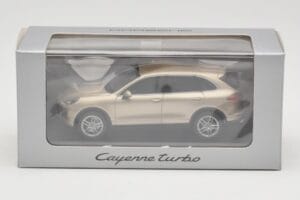 Porsche Cayenne 958 Turbo Zlatý Minichamps 1:43 WAP0200050E Kov – obrázek 4 z 4