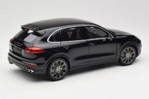 Porsche Cayenne Turbo S 958 Black Metallic Minichamps 1:18 110064000 Kov – obrázek 3 z 8