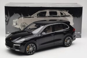 Porsche Cayenne Turbo S 958 Black Metallic Minichamps 1:18 110064000 Kov – obrázek 8 z 8
