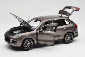 Porsche Cayenne E2 Turbo S Umbra Metalíza Minichamps 1:18 WAP0213020F Kov – obrázek 2 z 8