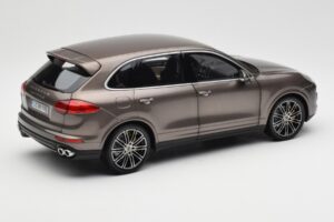 Porsche Cayenne E2 Turbo S Umbra Metalíza Minichamps 1:18 WAP0213020F Kov – obrázek 3 z 8