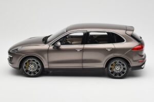 Porsche Cayenne E2 Turbo S Umbra Metalíza Minichamps 1:18 WAP0213020F Kov – obrázek 4 z 8