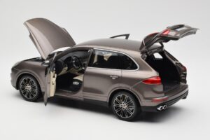 Porsche Cayenne E2 Turbo S Umbra Metalíza Minichamps 1:18 WAP0213020F Kov – obrázek 5 z 8