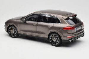 Porsche Cayenne E2 Turbo S Umbra Metalíza Minichamps 1:18 WAP0213020F Kov – obrázek 7 z 8
