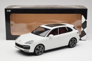 Porsche Cayenne 9YA Turbo Bílý Metallic Minichamps 1:18 155042560 Kov – obrázek 8 z 8