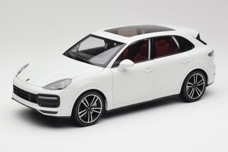 Porsche Cayenne 9YA Turbo Bílý Metallic Minichamps 1:18 155042560 Kov