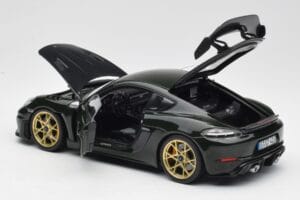 Porsche Cayman GT4 RS 982 Weissach Package Brewster Green Norev 1:18 187250 Kov – obrázek 5 z 8