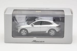 Porsche Macan 95B Silver Grey Metallic Prototyp Minichamps 1:43 WAP0201540E Kov – obrázek 4 z 4