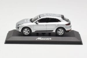 Porsche Macan 95B Silver Grey Metallic Prototyp Minichamps 1:43 WAP0201540E Kov