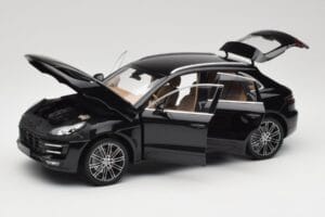 Porsche Macan Turbo 95B Black Metallic Minichamps 1:18 110062502 Kov – obrázek 2 z 8