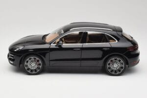 Porsche Macan Turbo 95B Black Metallic Minichamps 1:18 110062502 Kov – obrázek 4 z 8