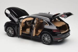 Porsche Macan Turbo 95B Black Metallic Minichamps 1:18 110062502 Kov – obrázek 5 z 8