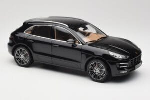 Porsche Macan Turbo 95B Black Metallic Minichamps 1:18 110062502 Kov – obrázek 6 z 8