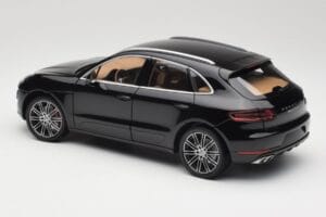 Porsche Macan Turbo 95B Black Metallic Minichamps 1:18 110062502 Kov – obrázek 7 z 8