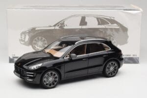 Porsche Macan Turbo 95B Black Metallic Minichamps 1:18 110062502 Kov – obrázek 8 z 8