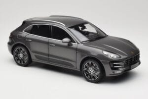 Porsche Macan Turbo 95B Grey Metallic Minichamps 1:18 110062501 Kov – obrázek 6 z 8