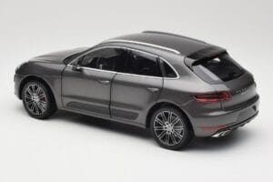 Porsche Macan Turbo 95B Grey Metallic Minichamps 1:18 110062501 Kov – obrázek 7 z 8