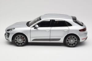 Porsche Macan Turbo 95B Stříbrný Minichamps 1:18 110062504 Kov – obrázek 4 z 8