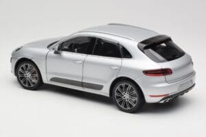 Porsche Macan Turbo 95B Stříbrný Minichamps 1:18 110062504 Kov – obrázek 5 z 8