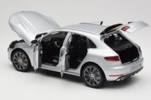 Porsche Macan Turbo 95B Stříbrný Minichamps 1:18 110062504 Kov – obrázek 7 z 8