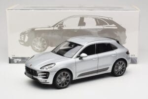 Porsche Macan Turbo 95B Stříbrný Minichamps 1:18 110062504 Kov – obrázek 8 z 8