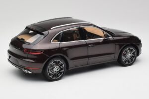 Porsche Macan 95B Turbo Mahagon Metalíza Minichamps 1:18 110062500 Kov – obrázek 3 z 8
