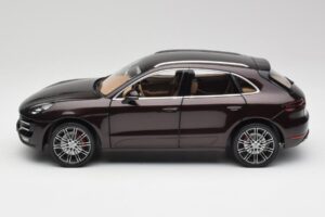 Porsche Macan 95B Turbo Mahagon Metalíza Minichamps 1:18 110062500 Kov – obrázek 4 z 8