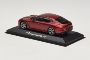Porsche Panamera 970 4 Red Metallic Minichamps 1:43 WAP0201250E Kov – obrázek 3 z 5