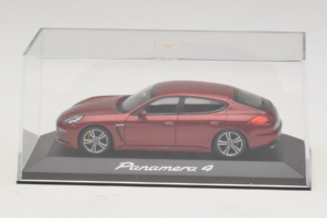 Porsche Panamera 970 4 Red Metallic Minichamps 1:43 WAP0201250E Kov – obrázek 4 z 5