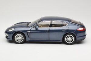 Porsche Panamera 970 S Modrý Minichamps 1:18 WAP02100119 Kov – obrázek 4 z 8