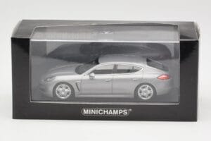 Porsche Panamera 970 S Hybrid Stříbrný Minichamps 1:43 400068250 Kov – obrázek 4 z 4
