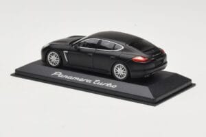 Porsche Panamera 970 Turbo Matt Black Minichamps 1:43 WAP0200270C Kov – obrázek 3 z 4