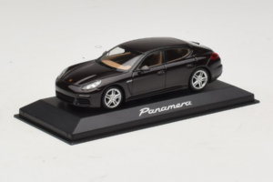 Porsche Panamera 970 Black Metallic Minichamps 1:43 WAP0203900E Kov – obrázek 2 z 5