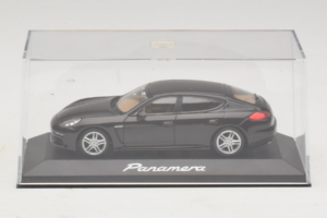 Porsche Panamera 970 Black Metallic Minichamps 1:43 WAP0203900E Kov – obrázek 4 z 5