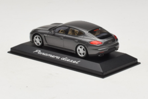 Porsche Panamera 970 Diesel Grey Metallic Minichamps 1:43 WAP0202300E Kov – obrázek 3 z 4
