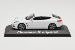 Porsche Panamera 970 S e-Hybrid Bílý Minichamps 1:43 WAP0207200E Kov